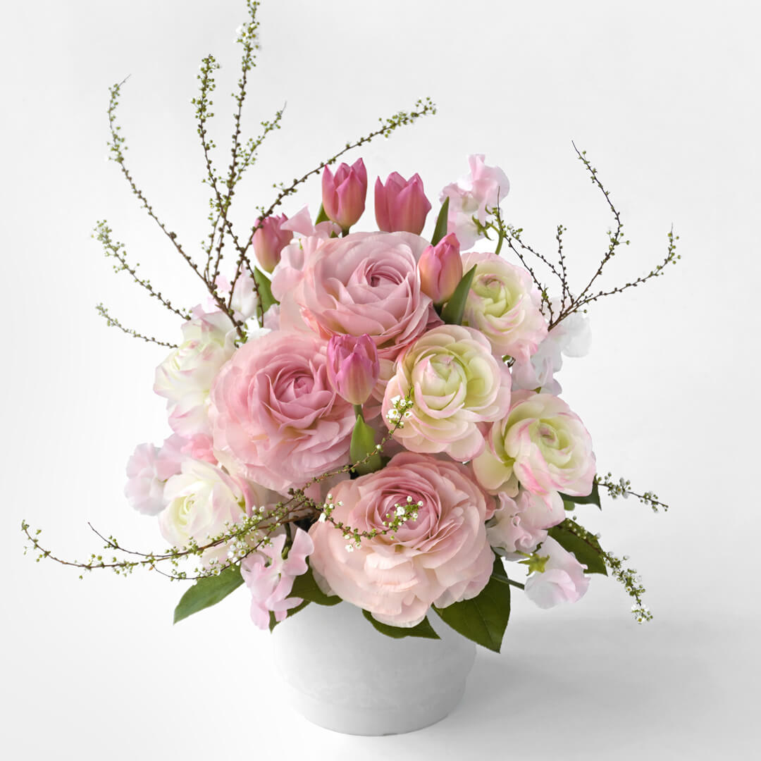 ラナンキュラスやチューリップのアレンジメント