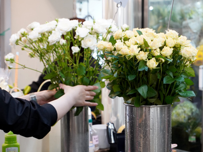 切り花を長持ちさせるには 老舗生花店がお答えします 青山花茂blog