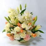 大輪バラとシンビジュームのご供花の画像