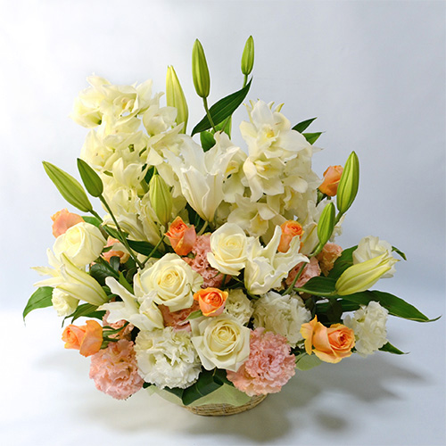 大輪バラとシンビジュームのご供花の画像