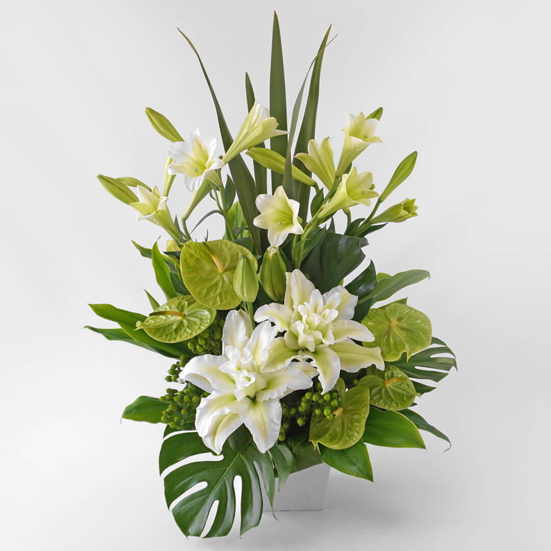 百合とアンスリウムのアレンジメント