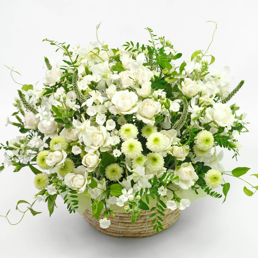 白い小花のお悔やみアレンジメント