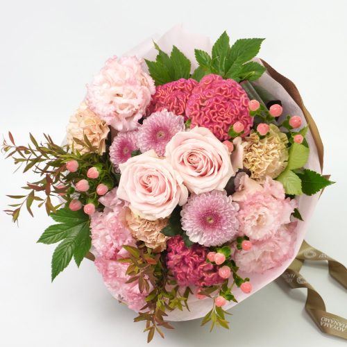 【敬老の日】バラやケイトウ、マムの花束