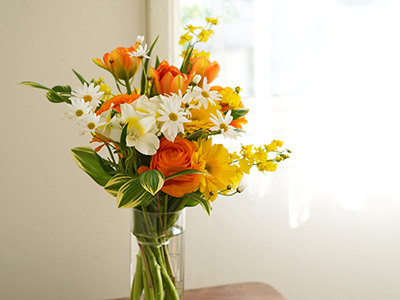 オレンジの花瓶花