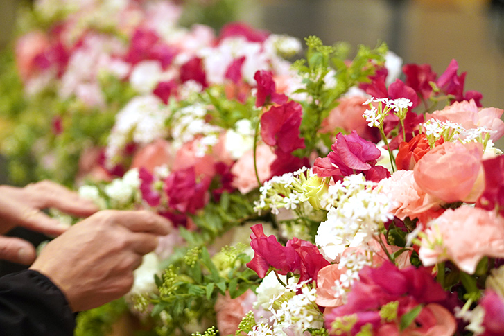 春の壇上花活け込み